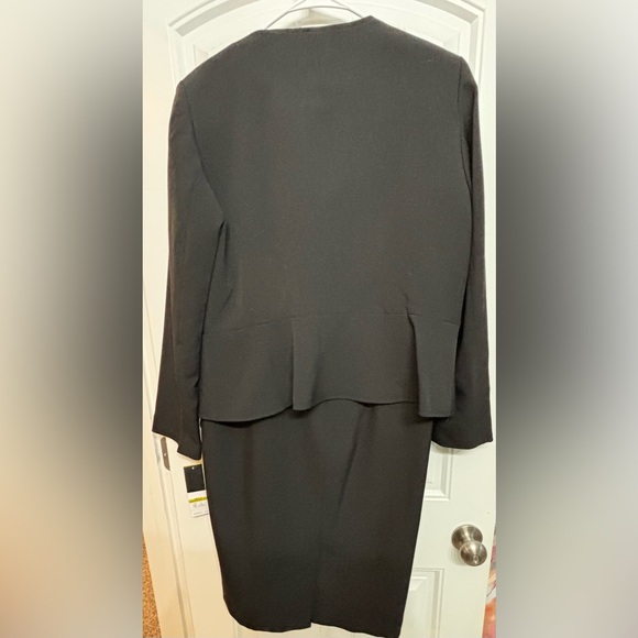 Le Suit two PC Black Women's Suit - Picture 6 of 6